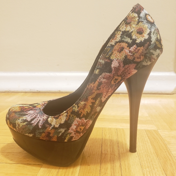 Floral Stilletos w. Platform - Picture 1 of 7